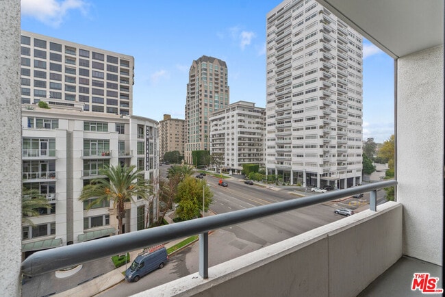 Building Photo - 10660 Wilshire Blvd