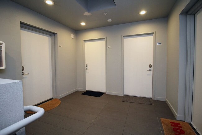 Building Photo - 1480 N Jarrett St