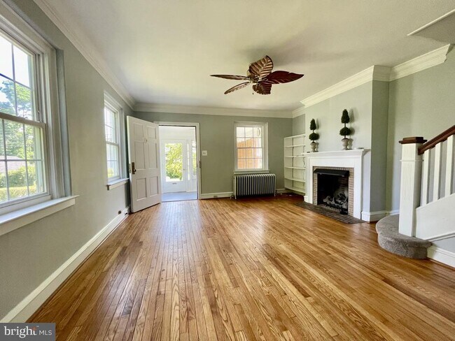 Building Photo - 217 West Ave