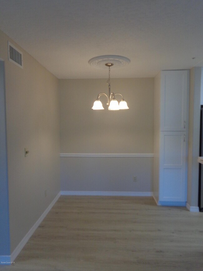 Building Photo - 7667 N Wickham Rd