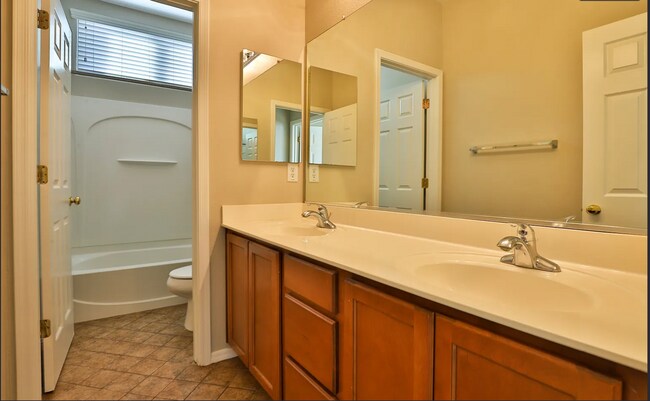 Building Photo - Spacious 6-Bedroom Home in Rovey Farm Estates