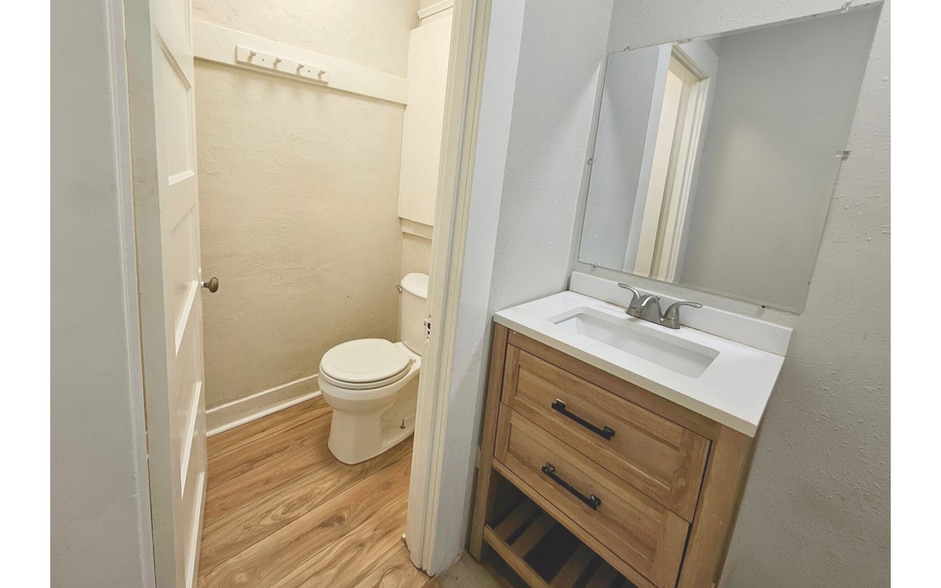 Building Photo - 511 Locust St