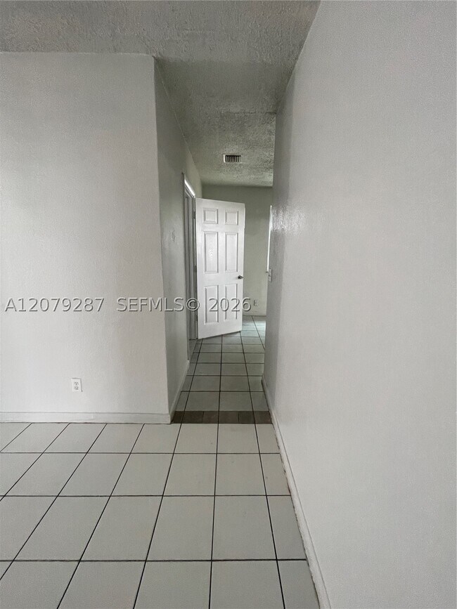 Building Photo - 2105 Monroe St
