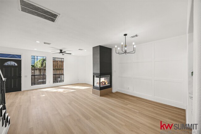 Building Photo - 2410 Calumet St