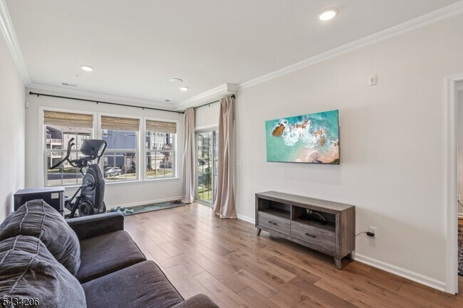 Building Photo - 21 Dahlia Dr