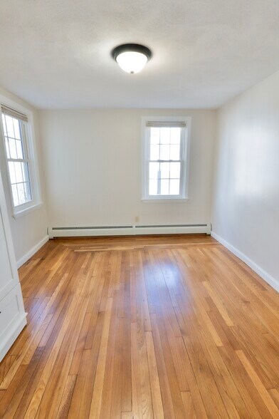 Building Photo - 178 Manning St