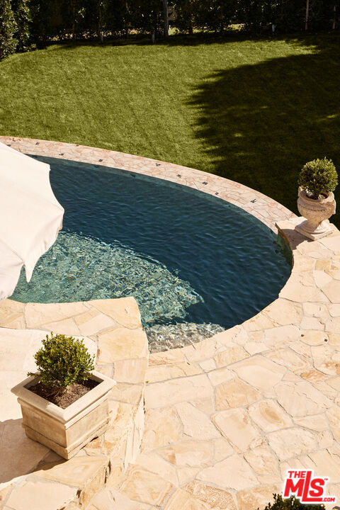 Building Photo - 541 Paseo Miramar