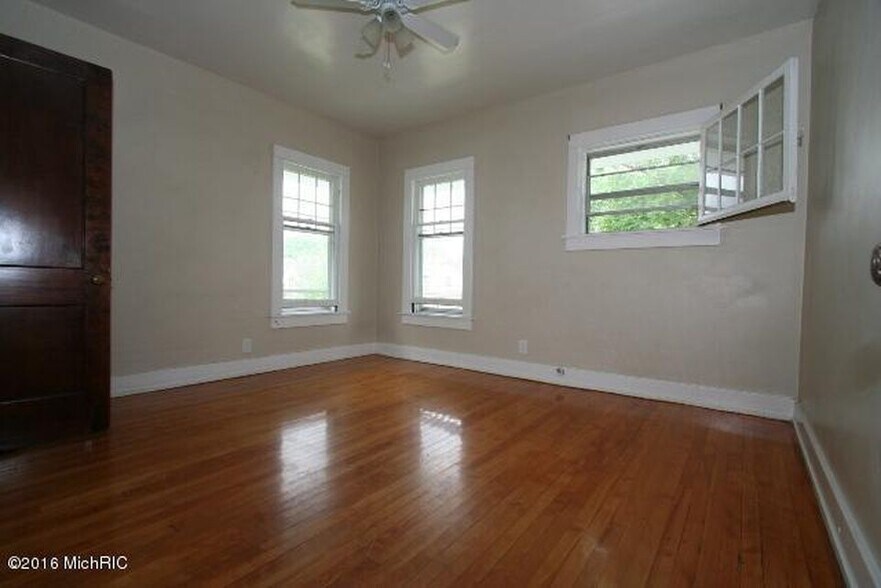 Building Photo - 321 Charles Avenue Southeast