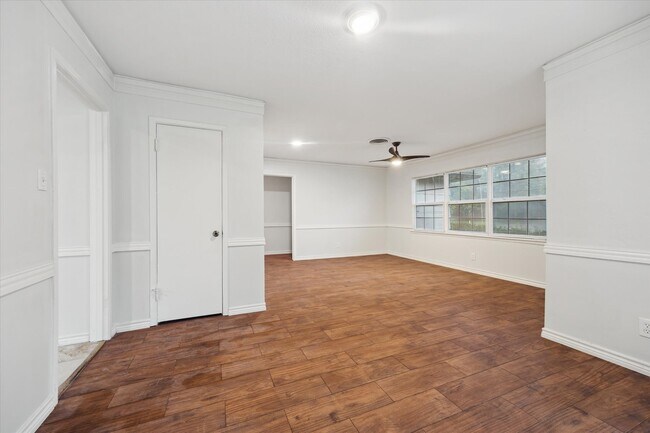 Building Photo - 5132 Mimosa Dr