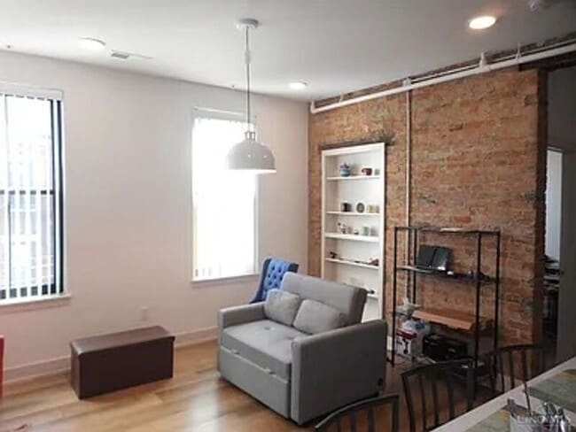 Building Photo - 26 E 15th St