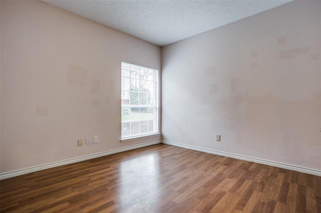 Building Photo - 1404 Honey Locust Dr