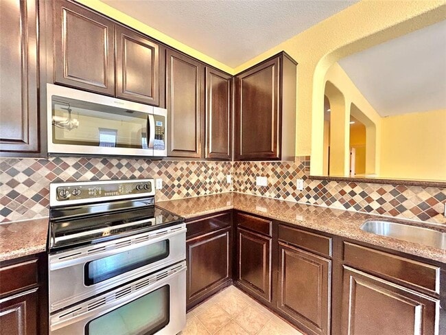 Building Photo - 505 Willow Walk Dr