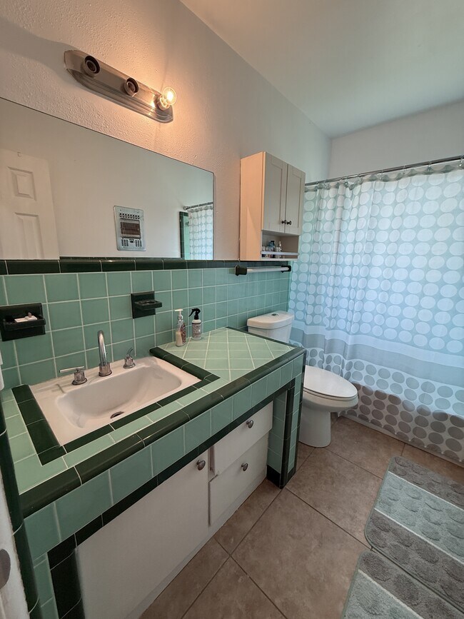 Building Photo - 2309 Tulip St