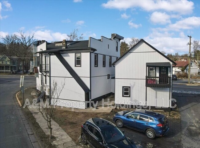 Building Photo - 147 N 9th St