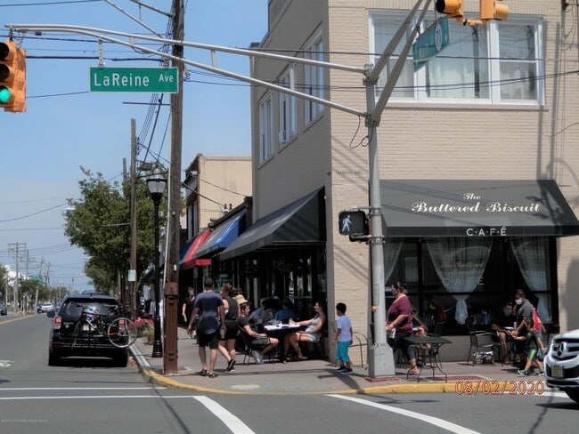 Building Photo - 613 Brinley Ave