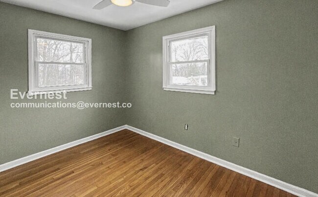 Building Photo - 3 Bed/2 Bath Home with Off-Street Parking / Pet-Friendly / Available Now!