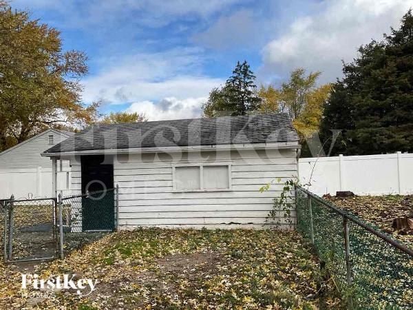 Building Photo - 1355 S Oakland Ave