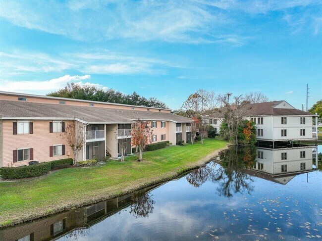 Building Photo - 185 N Pearl Lake Causeway