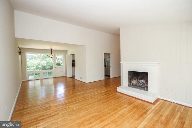 Building Photo - 8401 Beech Tree Rd