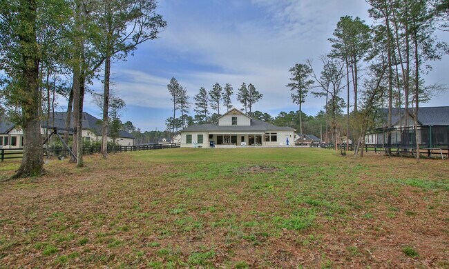 Building Photo - 21359 Monarch Dr