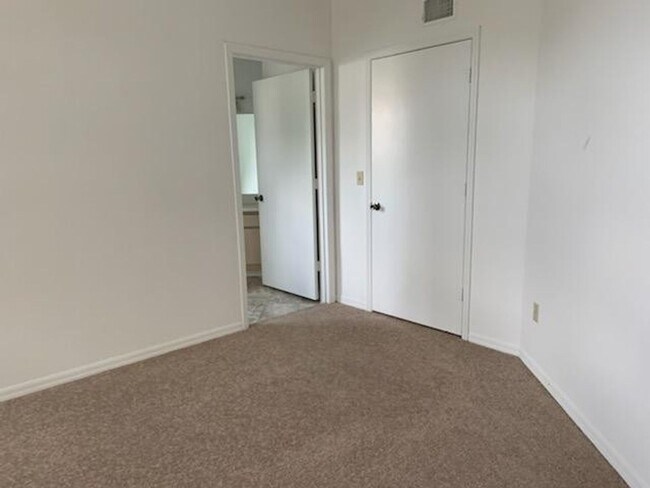 Building Photo - 7300 Westpointe Blvd