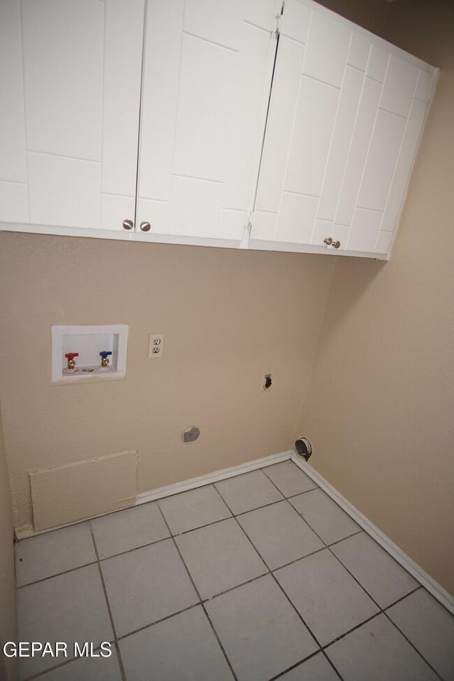 Building Photo - 10551 Kinross Ave