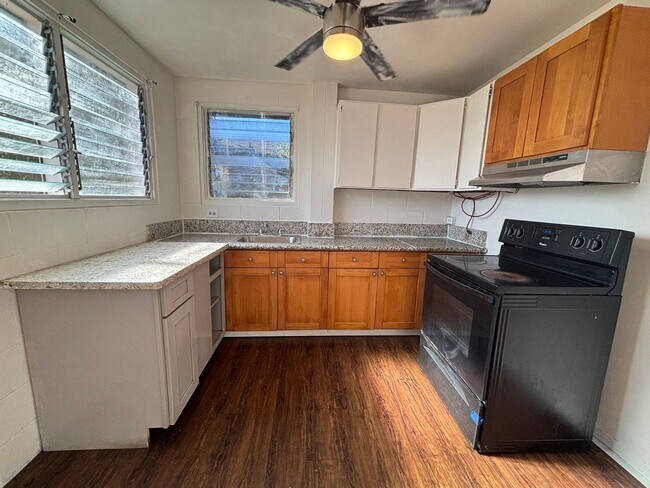 Building Photo - 1508 Sing Loy Ln