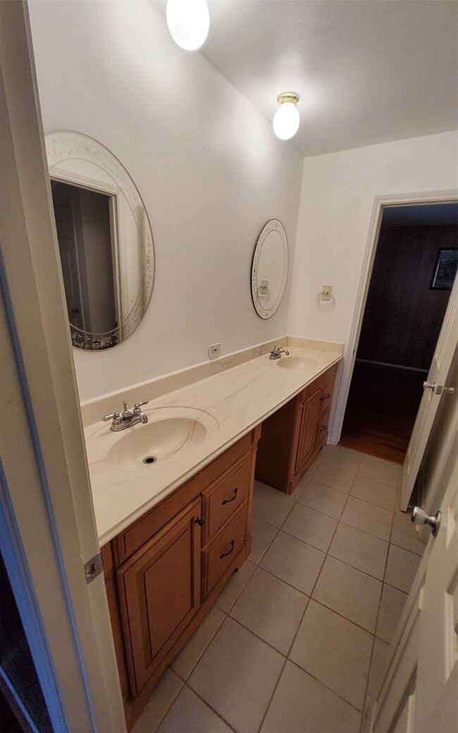 Building Photo - 2121 Redwood St