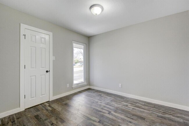 Building Photo - 2522 Carlow Dr