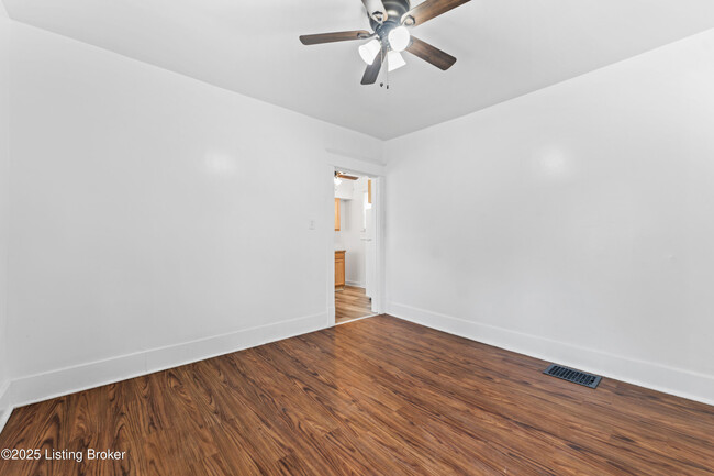 Building Photo - 401 S 38th St