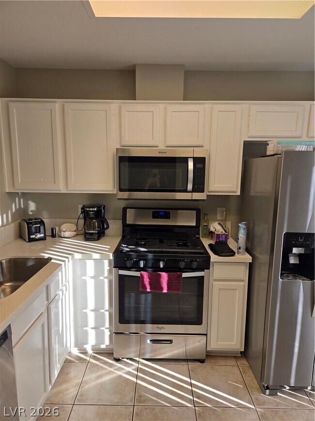 Building Photo - 8536 Desert Holly Dr