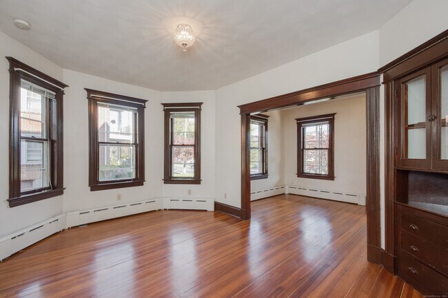 Building Photo - 181 Newington Rd