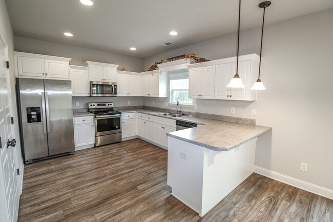 Building Photo - 412 Coles Way