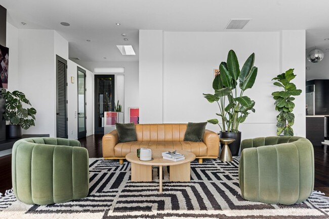 Building Photo - Architectural Contemporary with Panoramic ...