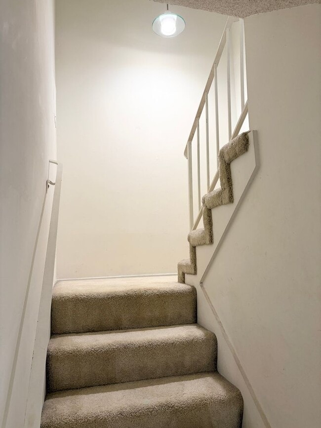 Building Photo - Welcome Home to a Desirable Whittier Community - Spacious 3-Bed, 2-Bath Townhome