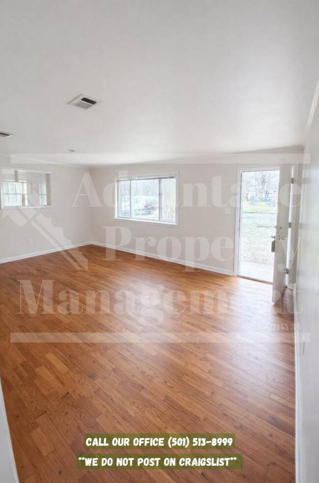 Building Photo - 1012 Woodside Dr