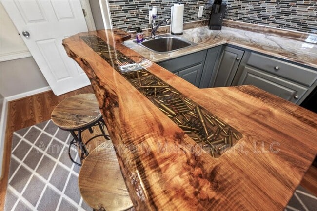 Building Photo - 100 Raymond Dr