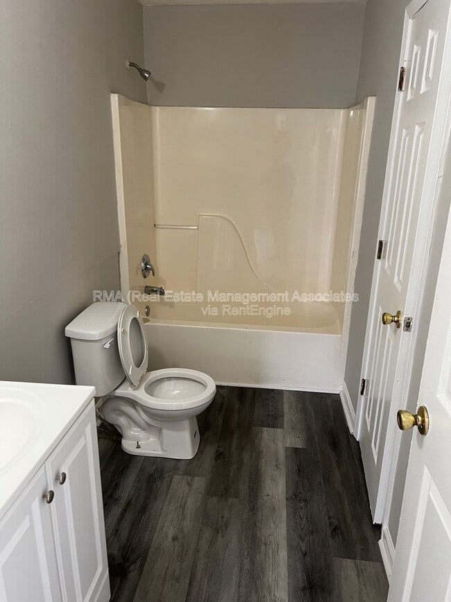 Building Photo - 201 Grove Pl