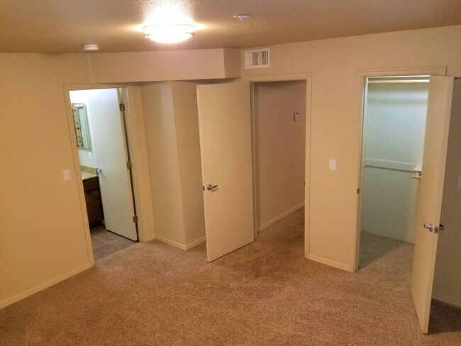 Building Photo - Upgraded West-Flagstaff Condo in the Arbors - 2 Bed, 2 Bath - NO Students & NO Pets! - Avail. NOW!!
