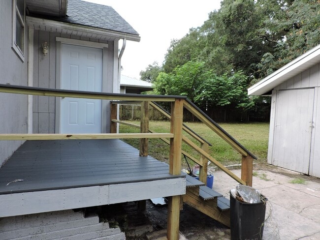 Building Photo - 620 SW Highland Ave