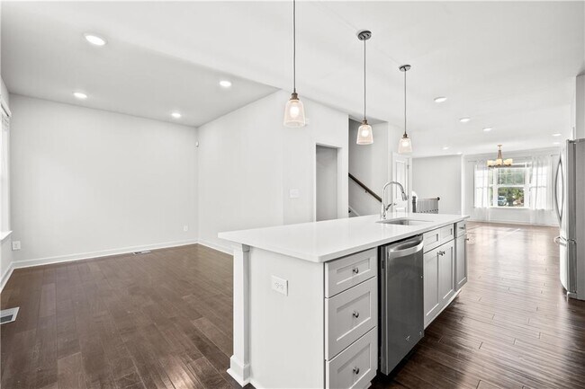 Building Photo - 170 Wren Dr