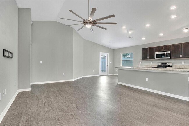 Building Photo - 1092 Zion Dr