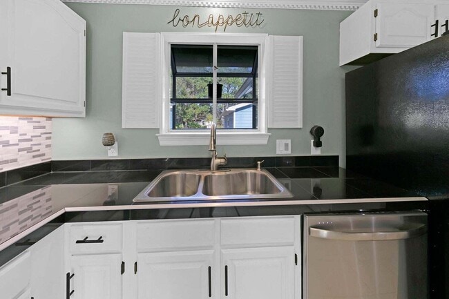 Building Photo - 2216 Calle De Pizzaro