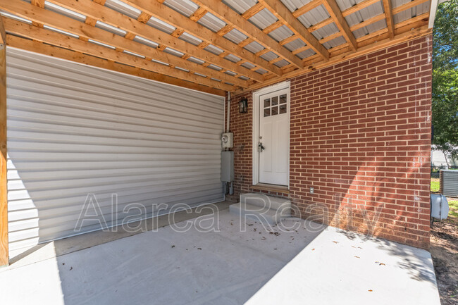 Building Photo - 1027 Briarhill Rd