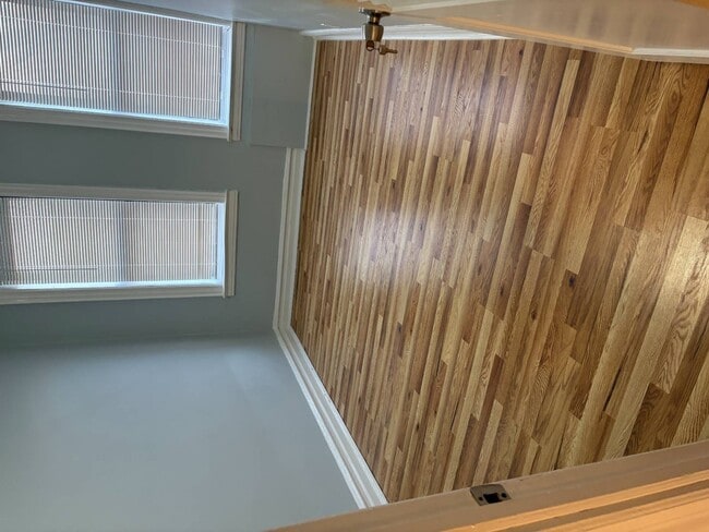 Building Photo - 176 E 93rd St