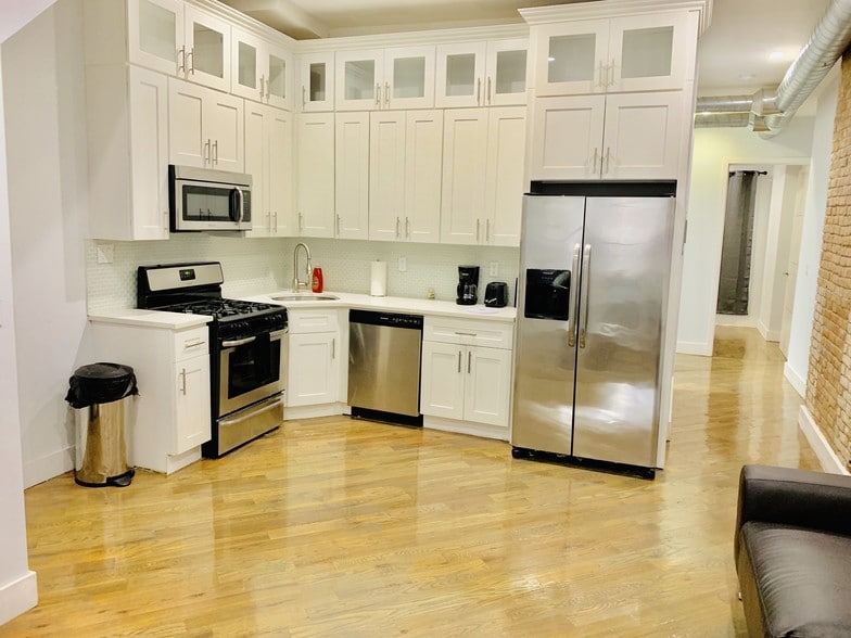 Building Photo - 1893 Pacific St