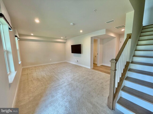 Building Photo - 7840 Blackbriar Wy