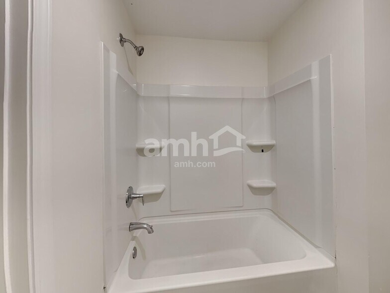 Building Photo - 1347 Weatherbrook Cir