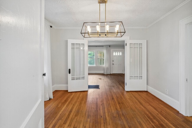 Dining room - 1858 Lyle Ave