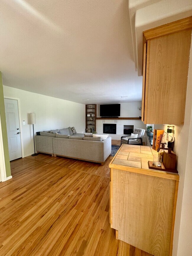 Building Photo - Beautiful Fort Collins Home with Golf Cour...